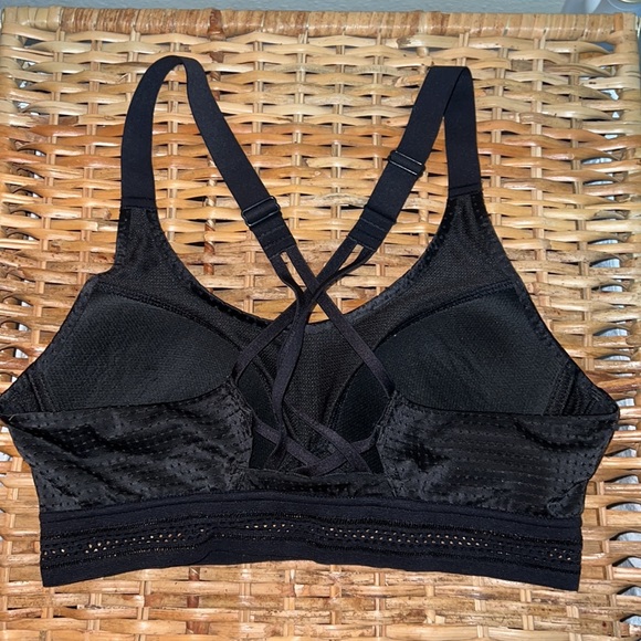 Victoria’s Secret Sports Bra‎ (32B) - Picture 3 of 4